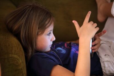 Parenting in the Digital Age: 8 Practical Ways to Tackle Screen Time Struggles